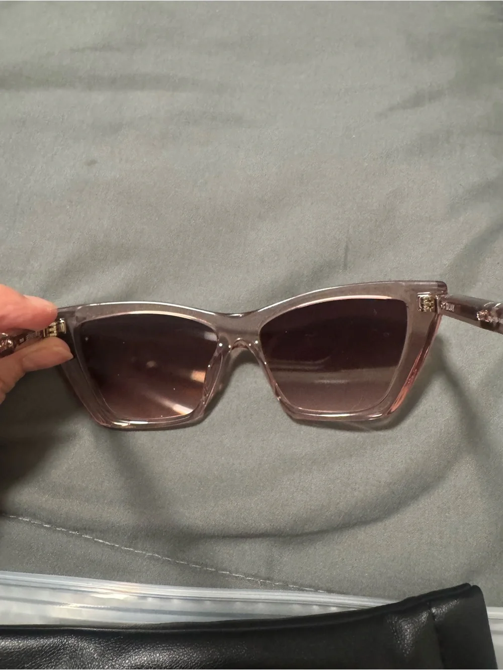 NWT Quay SET IN STONE Cat-Eye Sunglasses DOE frame Pink lens